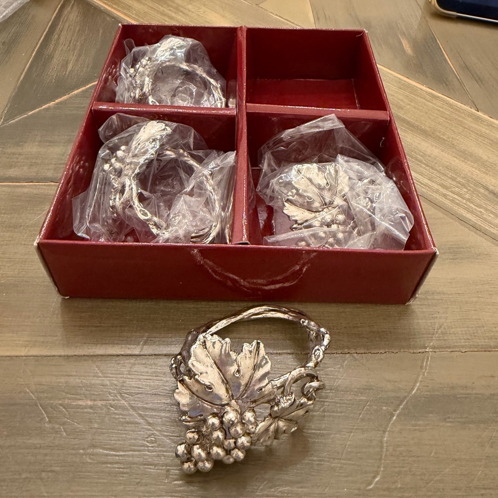 Box set of Arthur Grape Collection silver napkin rings
